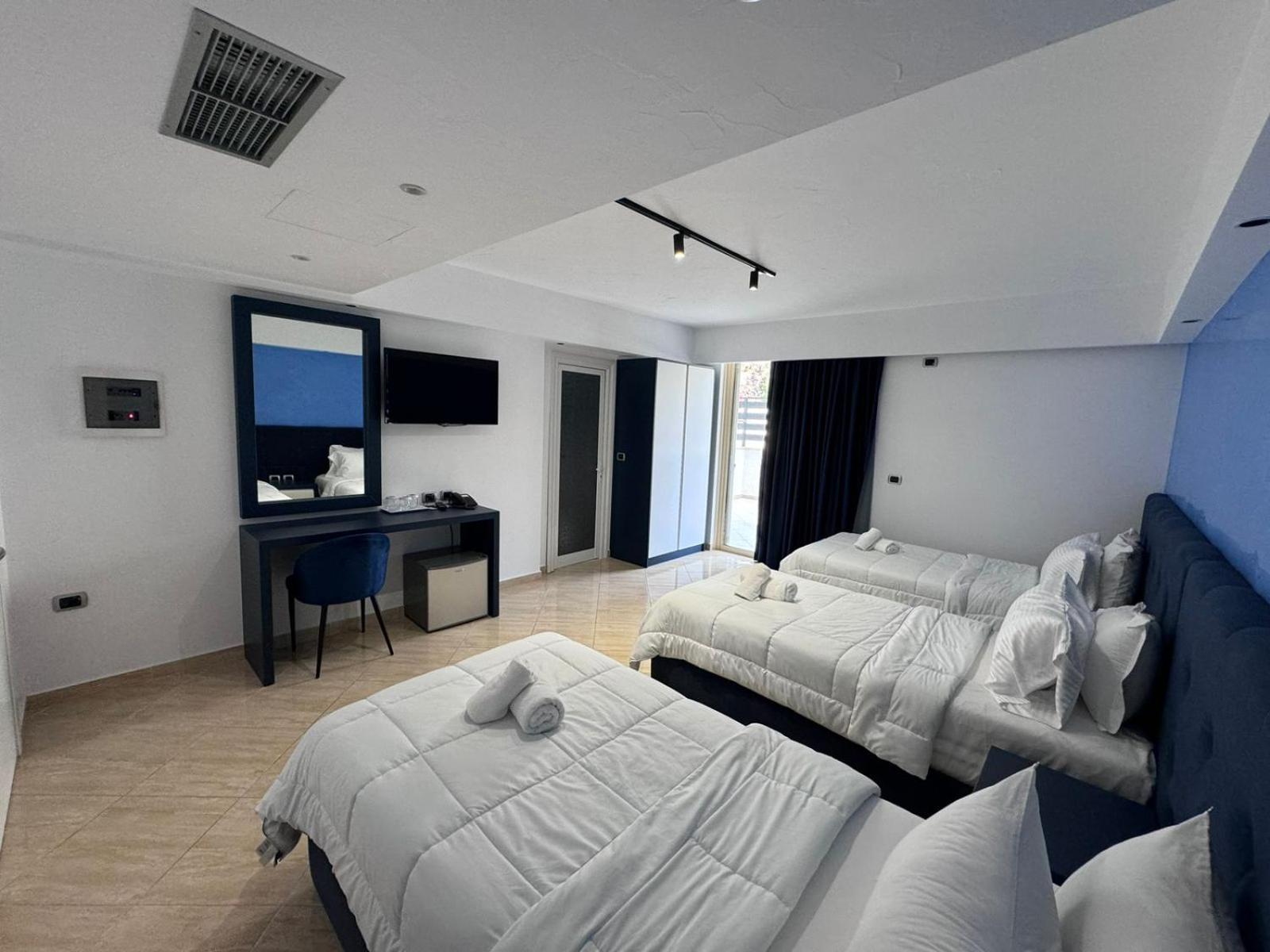 Hotel Blue Sky Sarandë 외부 사진